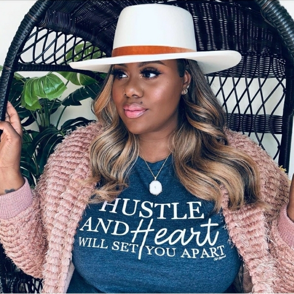 ‼️Price Drop‼️ HUSTLE & HEART T-shirt: Size: XL - Picture 2 of 3